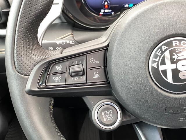 Alfa Romeo Tonale 1.3T PHEV TRIBUTO I. NAV ADAPT-CRUISE SCHUIFKANTEL DAK 360CAMERA CARPLAY