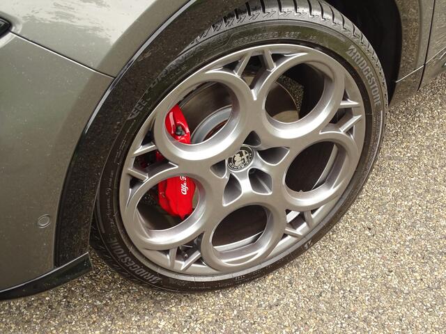 Alfa Romeo Tonale 1.5T Hybrid Ti | Schuifdak | H+K | BTW | Full Options! Nieuwstaat!