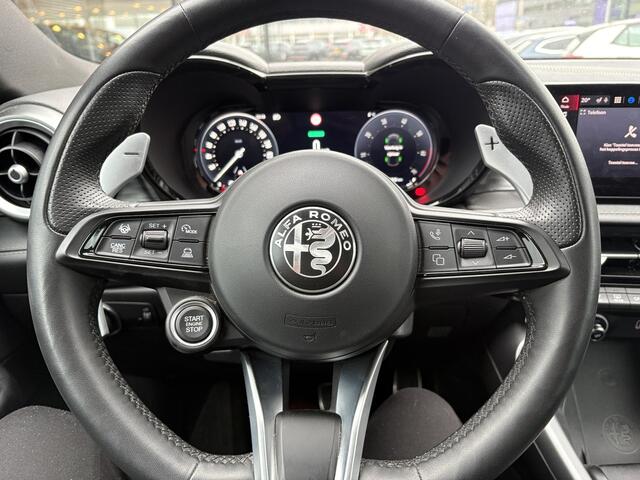 Alfa Romeo Tonale 1.3T PHEV Edizione Speciale 280pk! | Volle uitrusting! | Lederen bekleding | 360 graden Camera | Stoelverwarming/ventilatie | Adaptive cruise control | Schakelflippers |