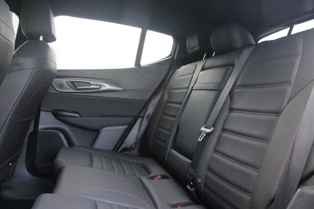 Alfa Romeo Tonale 1.5T Hybrid 160PK VELOCE | AFNEEMBARE TREKHAAK | PREMIUM PACK: LEDEREN BEKLEDING/GEVENTILEERDE VOORSTOELEN/4-VOUDIG ELEKTRISCH VERSTELBARE LENDESTEUN VOORSTOELEN/ELEKTRISCH BEDIENBARE VOORSTOELEN/GEHEUGEN OP DE BESTUUDERSSTOEL/HOOGGLANS ZWARTE RAAMOMLIJST