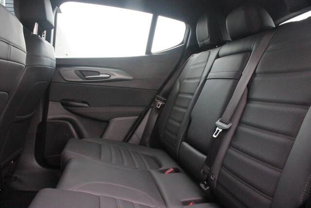 Alfa Romeo Tonale 1.5T Hybrid 160PK VELOCE | PREMIUM PACK: LEDEREN BEKLEDING/GEVENTILEERDE VOORSTOELEN/4-VOUDIG ELEKTRISCH VERSTELBARE LENDESTEUN VOORSTOELEN/HOOGGLANS ZWARTE RAAMOMLIJSTING/AMBIENT LIGHTING | TECHNOLOGY PACK: PARKEERWAARSCHUWING VOOR EN ACHTER/360° CAMERA/