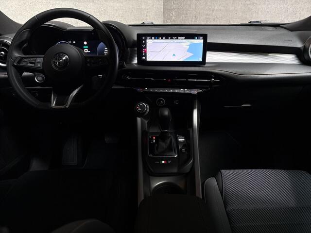 Alfa Romeo Tonale 1.3T PHEV Ti 280Pk Automaat (APPLE CARPLAY, GROOT NAVI, CAMERA, ADAPTIVE CRUISE, SPORTSTOELEN, GETINT GLAS, KEYLESS, ZWART HEMEL, NIEUWSTAAT)