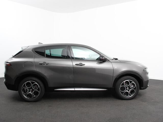 Alfa Romeo Tonale 1.3T PHEV Ti Automaat 280 PK Climate control Adaptieve cruise control Parkeersensoren achter Camera Sfeerverlichting Navigatie Apple Carplay/ Android Auto