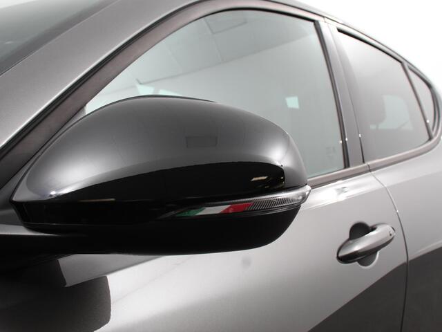 Alfa Romeo Tonale 1.3T PHEV Ti Automaat 280 PK Climate control Adaptieve cruise control Parkeersensoren achter Camera Sfeerverlichting Navigatie Apple Carplay/ Android Auto