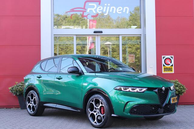 Alfa Romeo Tonale 1.5T Hybrid 160PK VELOCE | PREMIUM PACK: LEDEREN BEKLEDING/GEVENTILEERDE VOORSTOELEN/4-VOUDIG ELEKTRISCH VERSTELBARE LENDESTEUN VOORSTOELEN/ELEKTRISCH BEDIENBARE /HOOGGLANS ZWARTE RAAMOMLIJSTING/AMBIENT LIGHTING | TECHNOLOGY PACK: PARKEERWAARSCHUWING VOOR