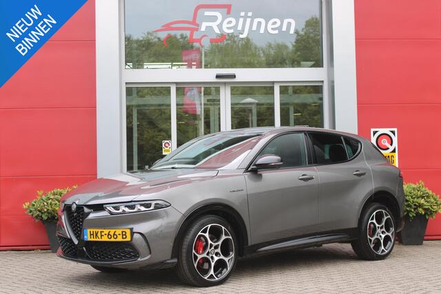 Alfa Romeo Tonale 1.5T Hybrid 160PK VELOCE | PREMIUM PACK: LEDEREN BEKLEDING/GEVENTILEERDE VOORSTOELEN/4-VOUDIG ELEKTRISCH VERSTELBARE LENDESTEUN VOORSTOELEN/ELEKTRISCH BEDIENBARE /HOOGGLANS ZWARTE RAAMOMLIJSTING/AMBIENT LIGHTING | TECHNOLOGY PACK: PARKEERWAARSCHUWING VOOR