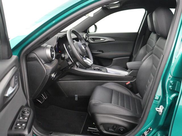 Alfa Romeo Tonale 1.5T Hybrid Veloce | 360 Camera | Stoel ventilatie | Stoel/stuur verwarming | Carplay | Matrix LED | Digital cockpit | Keyless | Adaptive cruise | Elektrische stoelen | Leder | Parkeerhulp | Elektrische kofferbak | Climate control