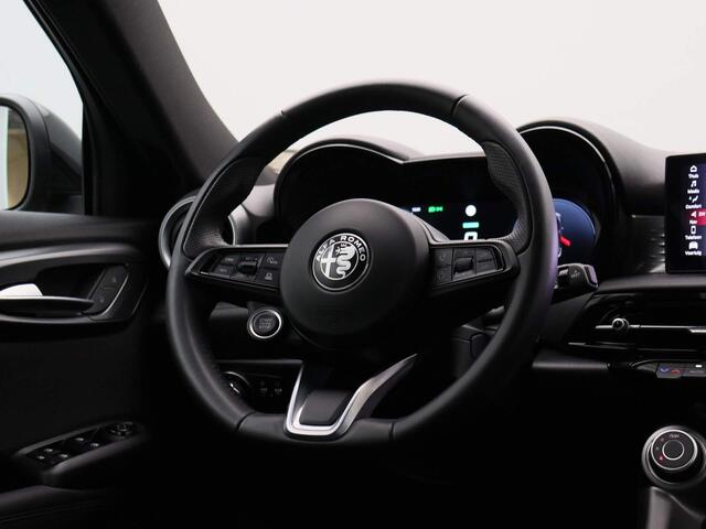Alfa Romeo Tonale 1.5T Hybrid Sprint | ECC | Navigatie | Lichtmetalen velgen | Parkeersensoren | Apple carplay / Android auto