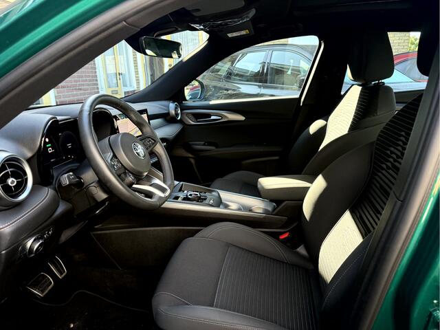 Alfa Romeo Tonale 1.5T Hybrid Edizione Business NL.Auto, Panoramadak, Trekhaak