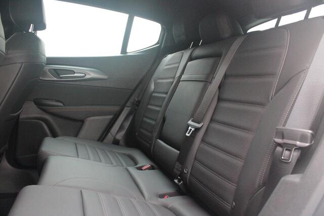 Alfa Romeo Tonale 1.3T 280PK PHEV VELOCE | PANORAMISCH SCHUIF/KANTEL DAK | PREMIUM PACK: LEDEREN BEKLEDING/GEVENTILEERDE VOORSTOELEN/4-VOUDIG ELEKTRISCH VERSTELBARE LENDESTEUN VOORSTOELEN/HOOGGLANS ZWARTE RAAMOMLIJSTING/AMBIENT LIGHTING | TECHNOLOGY PACK: PARKEERWAARSCHUWING VOOR EN ACHTER/ACHTERUITRIJ CAMERA/AUTONOMOUS DRIVING LEVEL 2: ADAPTIVE CRUISE CONTROL/LANE CENTERING ASSIST/TRAFFIC JAM ASSIST/AUTOMATISCH DIMMENDE BUITENSPIEGELS | WINTERPACK: STOELVERWARMING VOOR/STUURVERWARMING/VERWARMBARE RUITENSPROEIERS | HARMAN KARDON SOUND SYSTEM | 20" LICHTMETALEN VELGEN "GRAPHITE GREY" | DRAADLOZE TELEFOONLADER | NAVIGATIE | DRAADLOZE APPLE CARPLAY/ANDROID AUTO | FULL LED MATRIX KOPLAMPEN |