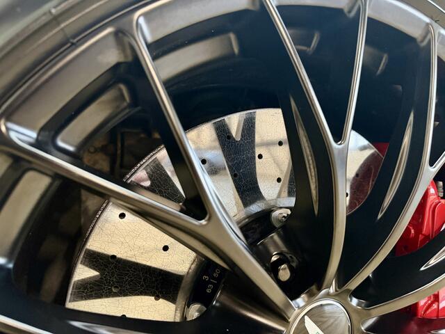 Aston Martin VANTAGE 4.0 V8 / 7-Speed Manual / 510 PK / Keramisch / Full Carbon / Hyper Red