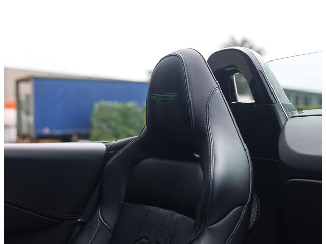 Aston Martin VANTAGE Roadster 4.0 V8 | Malachite - Bowers & Wilkins