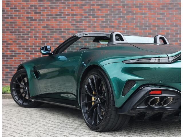 Aston Martin VANTAGE Roadster 4.0 V8 | Malachite - Bowers & Wilkins