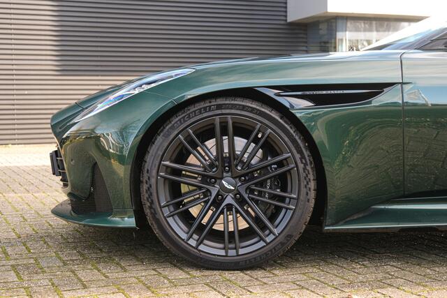 Aston Martin VOLANTE DB12 4.0 V8 / Buckinghamshire Green / Bowers & Wilkins