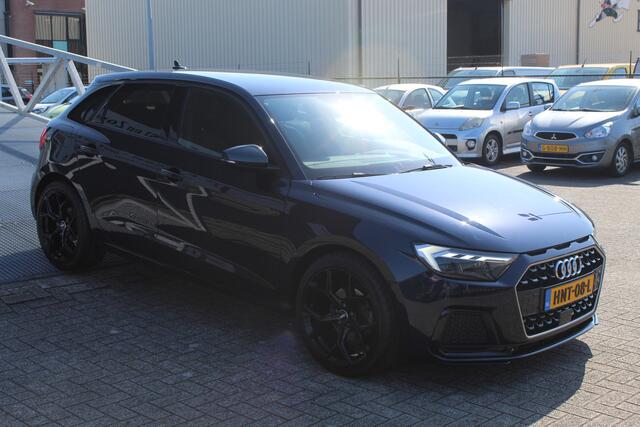 Audi A1 Sportback 35 TFSI epic AUTOMAAT/Virtual cockpit/Keyless/Climate control/Cruise control/Lane assist/Apple carplay/Parkeersensoren/Draadloze telefoonlader/Stoelverwarming/Bluetooth/LED koplampen/18'' Lichtmetalen velgen/Multifunctioneel stuurwiel/Spraakbedi