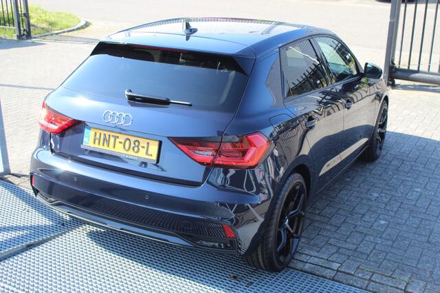 Audi A1 Sportback 35 TFSI epic AUTOMAAT/Virtual cockpit/Keyless/Climate control/Cruise control/Lane assist/Apple carplay/Parkeersensoren/Draadloze telefoonlader/Stoelverwarming/Bluetooth/LED koplampen/18'' Lichtmetalen velgen/Multifunctioneel stuurwiel/Spraakbedi