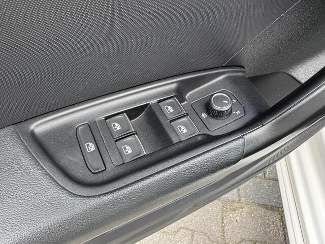 Audi A1 Sportback 30 TFSI Pro Line | LED | Stoelverwarming | Clima