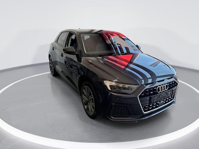 Audi A1 Sportback 25 Tfsi 95pk S-tronic Advanced · Apple/Android Car Play · Navi · Camera · P-Sensoren · Getint Glas · 17'' Inch ·