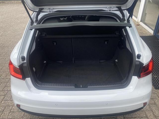 Audi A1 Sportback 30 TFSI epic / NL-Auto / 91.000 KM / Dealer-Onderhouden / Cruise-Control / Apple-Carplay / Radio-Bluetooth / Navi / Armsteun-Voor / PDC V+A / 17'' LMV / All-Season / ENZ.