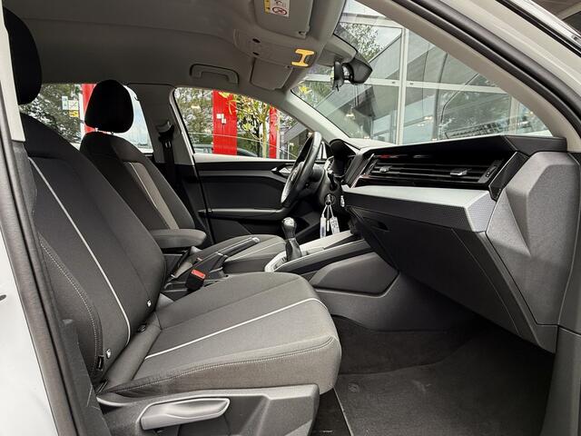 Audi A1 CITYCARVER 25 TFSI *!* NAVI/ CARPLAY/ 17 INCH/ STOELVERWARMING/ PDC *!*