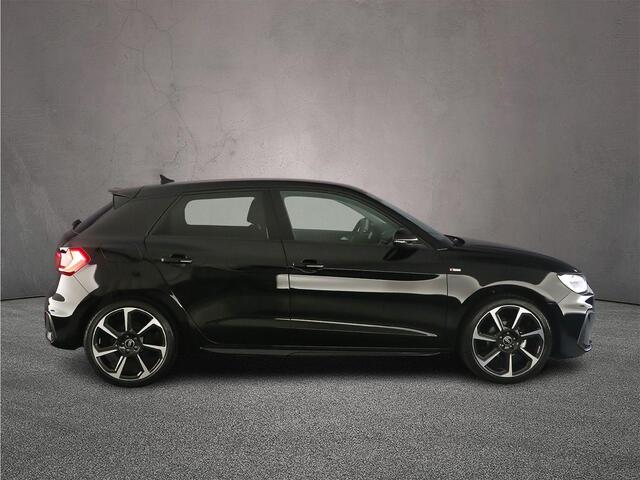 Audi A1 Sportback 25 TFSI S edition | Camera | Adapt. Cruise | Parkeerhulp | Optiek zwart | Keyless | S Line | 18 inch | Verlengde Garantie | LED | Stoelverwarming |