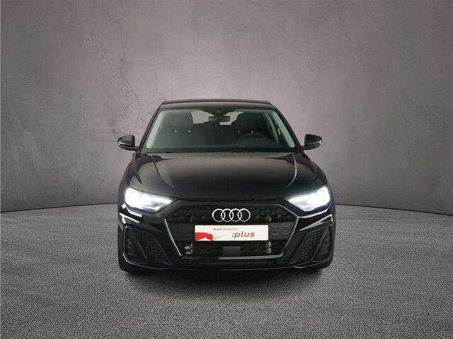 Audi A1 Sportback 25 TFSI S edition | Camera | Adapt. Cruise | Parkeerhulp | Optiek zwart | Keyless | S Line | 18 inch | Verlengde Garantie | LED | Stoelverwarming |