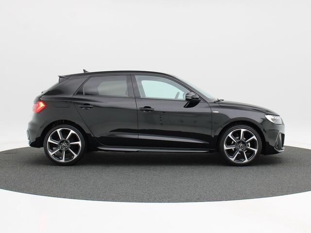Audi A1 Sportback 25 TFSi Automaat S edition | Adaptive Cruise | Carplay | Navigatiesysteem | Parkeersensoren | Stoel Verwarming | LED | 18 Inch | 11.443 Km!!