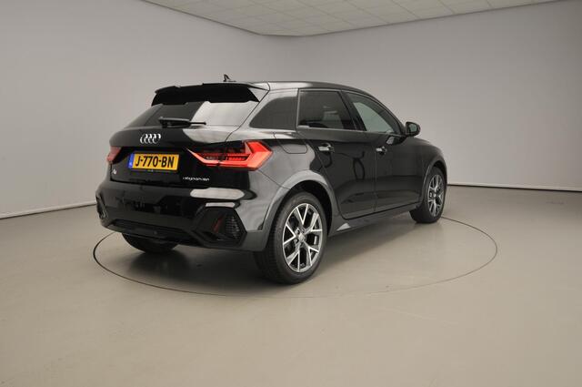Audi A1 citycarver 25 TFSI epic | Zwart Optiek | MMI Navi | Parkeersens. | 17" | Afgevlakt stuur