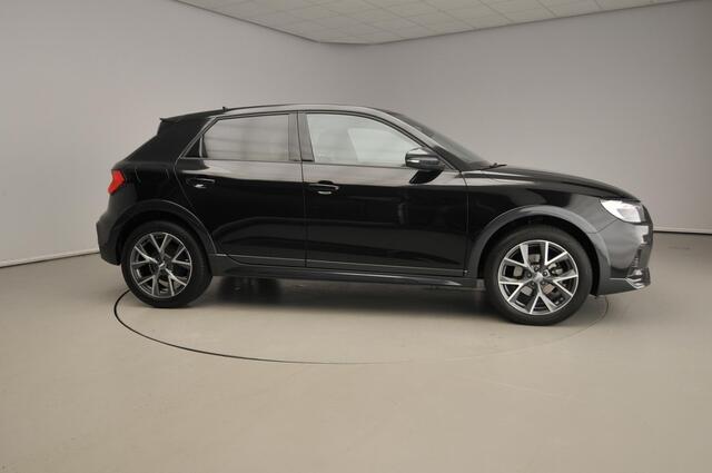 Audi A1 citycarver 25 TFSI epic | Zwart Optiek | MMI Navi | Parkeersens. | 17" | Afgevlakt stuur