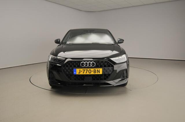 Audi A1 citycarver 25 TFSI epic | Zwart Optiek | MMI Navi | Parkeersens. | 17" | Afgevlakt stuur
