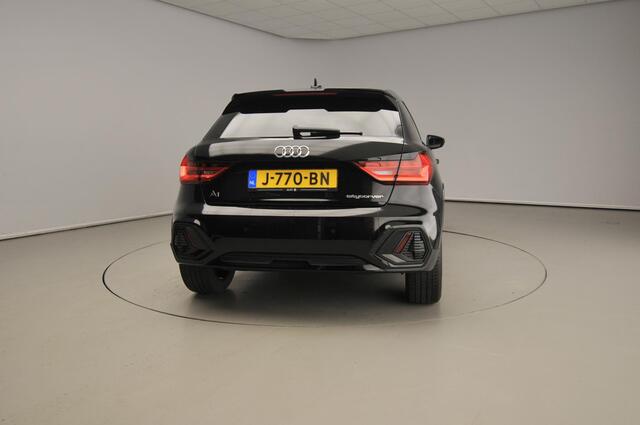 Audi A1 citycarver 25 TFSI epic | Zwart Optiek | MMI Navi | Parkeersens. | 17" | Afgevlakt stuur