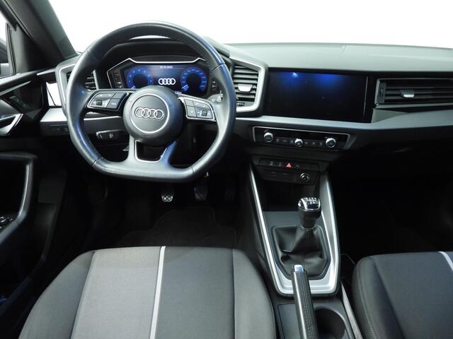 Audi A1 citycarver 25 TFSI epic | Zwart Optiek | MMI Navi | Parkeersens. | 17" | Afgevlakt stuur
