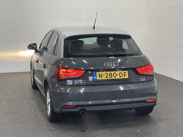 Audi A1 Sportback 1.0 TFSI 5 Deurs Navigatie Parkeersensoren voor+achter Clima Bluetooth Cruise Control Afwijkende dakkleur Nette auto!