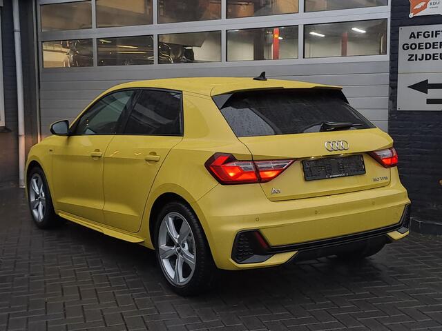 Audi A1 30 TFSI S-line Sportback Stoelverwarming, Bluetooth,