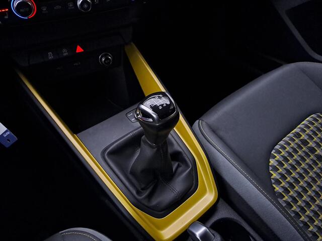 Audi A1 30 TFSI S-line Sportback Stoelverwarming, Bluetooth,