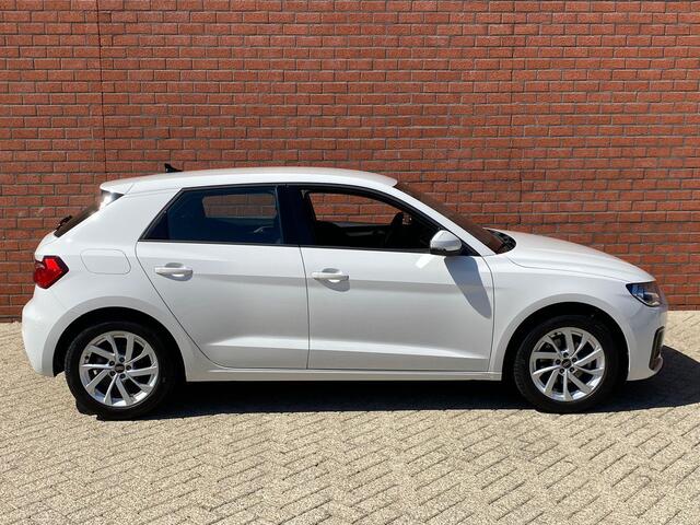 Audi A1 Sportback 30 TFSI 110pk S-Tronic Advanced edition Navigatie Apple Carplay / Android Auto Climate Control Camera Parkeer sensoren Dab