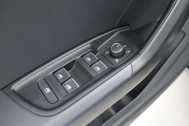 Audi A1 Sportback 30 TFSI S-Line | Navi | Apple CarPlay & Android Auto | Stoelverw. | Cruise Control | PDC V+A | 16''