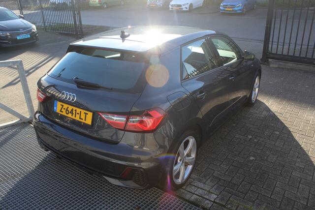 Audi A1 Sportback 35 TFSI Automaat S-line Navigatie/Apple carplay/Stoelverwarming/Keyless/Achteruitrijcamera/Licht metalen velgen/parkeersensoren rondom
