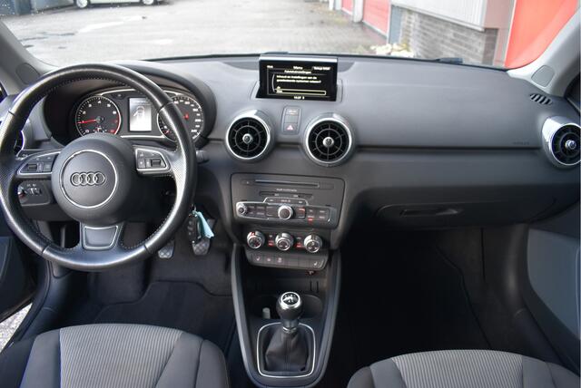 Audi A1 1.0 TFSI Stoelverwarming, DAB, PDC, Climatronic