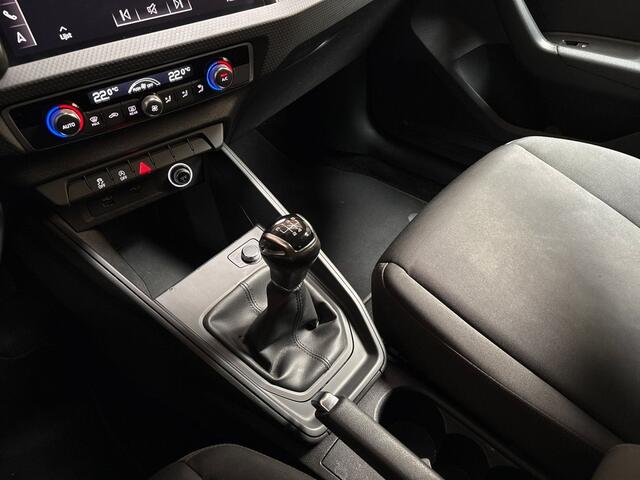 Audi A1 Sportback 25 TFSI Sport (APPLE CARPLAY, CLIMATE, PARKEERSENSOREN, SPORTSTOELEN, LM VELGEN, ARMSTEUN, CRUISE, NIEUWSTAAT)