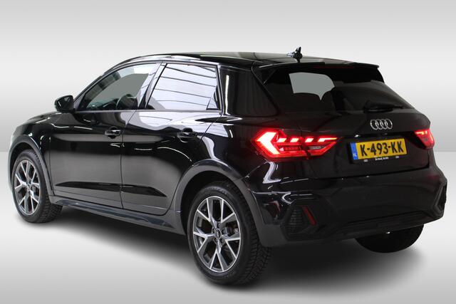 Audi A1 citycarver 30 TFSI Epic Black Camera | 17"Velgen | Dynamisch Led | Climate Control | El. inklapbare spiegels