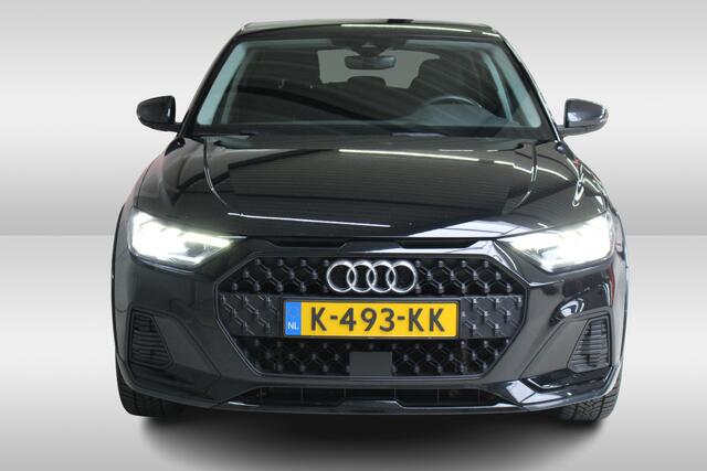 Audi A1 citycarver 30 TFSI Epic Black Camera | 17"Velgen | Dynamisch Led | Climate Control | El. inklapbare spiegels