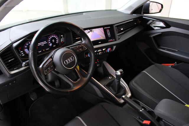 Audi A1 citycarver 30 TFSI Epic Black Camera | 17"Velgen | Dynamisch Led | Climate Control | El. inklapbare spiegels