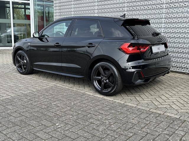 Audi A1 Sportback S edition (A02) 25 TFSI 70 kW / 95 PK Sportback 7 Airco 2 zones \ Privacy glas \ Audi Phone box \ 3-spaaks sport afgevlakt stuur \ Optiekpakket Zwart Plus