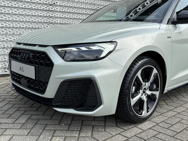 Audi A1 Sportback 25 TFSI S edition 3-spaaks sport afgevlakt stuur \ Audi phone box \ Autom. Airco 2 zones \ Dak in contrastkleur \ Optiekpakket zwart plus \ Privacy glas \