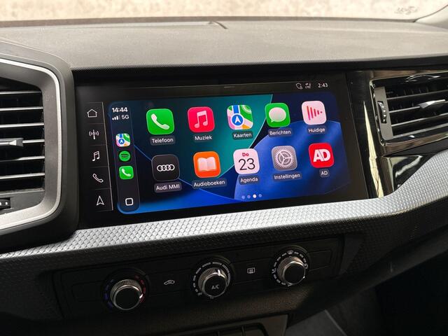 Audi A1 Sportback 25 TFSI Sport (APPLE CARPLAY, GROOT NAVI, LANE ASSIST, SPORTSTOELEN, CRUISE, GETINT GLAS, NIEUWSTAAT)