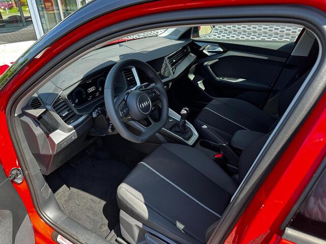 Audi A1 Sportback Advanced edition (A02) 25 TFSI 70 kW / 95 PK Spor Kunstleder op interieurdelen | Dak in contrastkleur | Contrastpakket 2 | Optiekpakket zwart plus | Privacy glas |