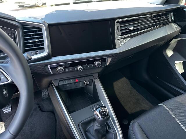 Audi A1 Sportback Advanced edition (A02) 25 TFSI 70 kW / 95 PK Spor Kunstleder op interieurdelen | Dak in contrastkleur | Contrastpakket 2 | Optiekpakket zwart plus | Privacy glas |