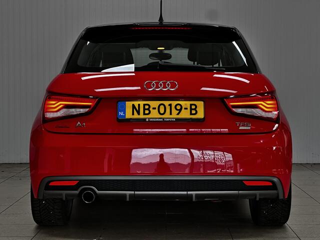 Audi A1 Sportback 1.0 TFSI Adrenalin/ Trekhaak/ Facelift!/ DEALER ONDERHOUDEN!/ 5-Drs/ Two-Tone/ 17'' LMV/ Navi/ Airco/ Cruise/ Elek. pakket/ Isofix/ Bluetooth/ Multi. LEDER. Stuur/ Mistl./ Dagrijverl.