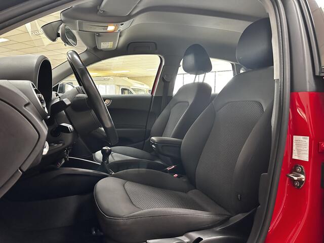 Audi A1 Sportback 1.0 TFSI Adrenalin/ Trekhaak/ Facelift!/ DEALER ONDERHOUDEN!/ 5-Drs/ Two-Tone/ 17'' LMV/ Navi/ Airco/ Cruise/ Elek. pakket/ Isofix/ Bluetooth/ Multi. LEDER. Stuur/ Mistl./ Dagrijverl.